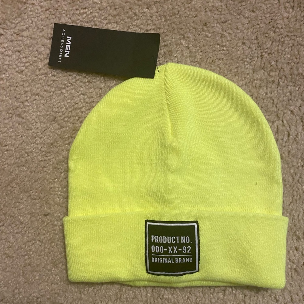 Lime green cool stylish sculls hat very fly!! Only 1 very cool rare skullcap!